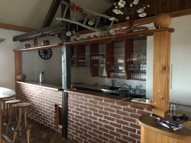 Predaj gastro priestoru, Hornerstraße, Hornerstraße, Hollabrunn - Tehlový barový pult s drevenými prvkami, na ulici Hornerstraße, vhodný pre gastro priestory.
