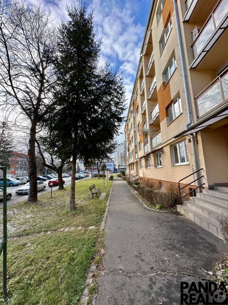 3 IZBOVÝ BYT S BALKÓNOM