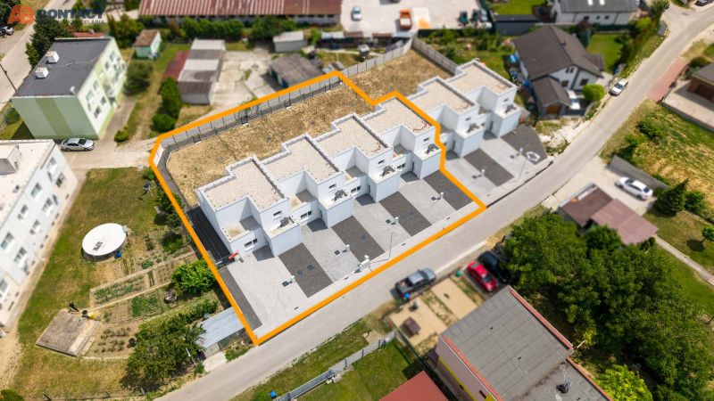 SKOLAUDOVANÉ! Novostavba štvorizbových rodinných domov v Hornej Strede - Výstavba domov v Hornej Strede na ulici Hornej Stredy, moderné nízkoenergetické domy.