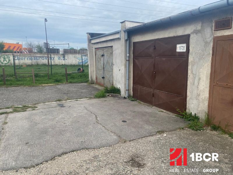 GARÁŽ V RUŽINOVE – S ELEKTRINOU, MONTÁŽNOU JAMOU A VÝBORNOU LOKALITOU
