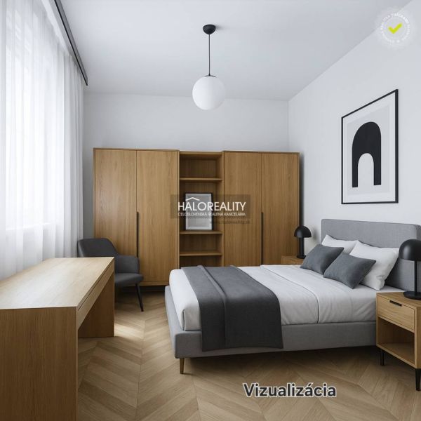REZERVOVANÉ - Predaj, trojizbový byt Bratislava Petr... - Chodba v 3-izbovom byte s vešiakovou stenou a kobercovou podlahou.