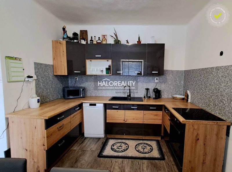 Predaj, rodinný dom Borovce, 2 x 3-izbový byt - ZNÍŽ...