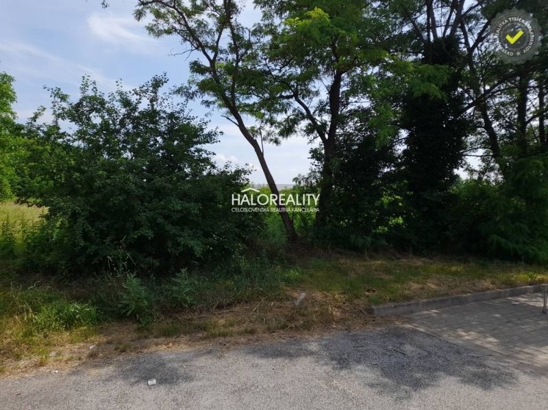 Predaj, pozemok 674 m2 Zavar, skvelá investičná pr...