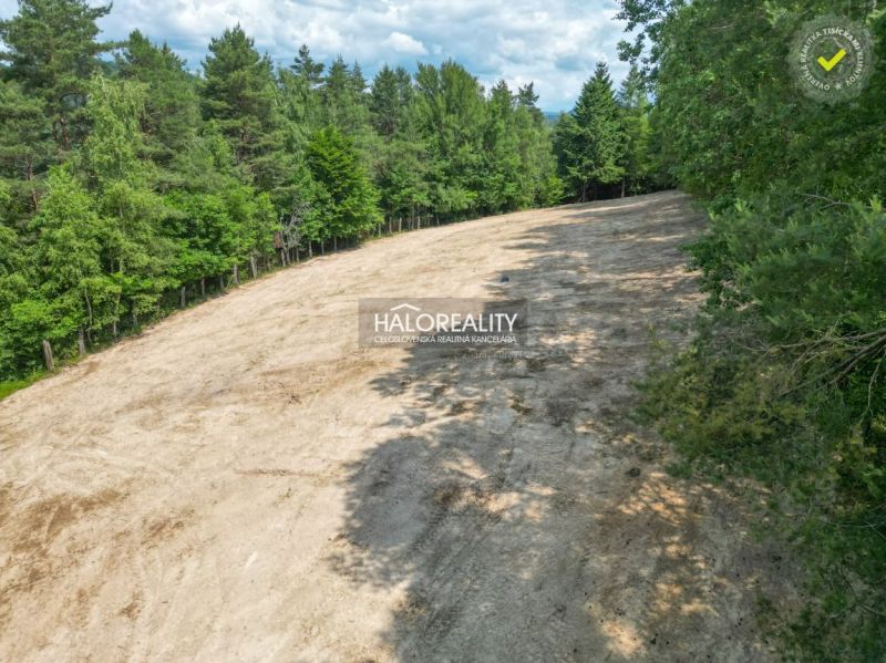 Predaj, orná pôda   4565 m2 Považská Bystrica, Miloc... - Poľnohospodárske a lesné pozemky obklopené lesmi v oblasti Považskej Bystrice, pripravené na využitie.