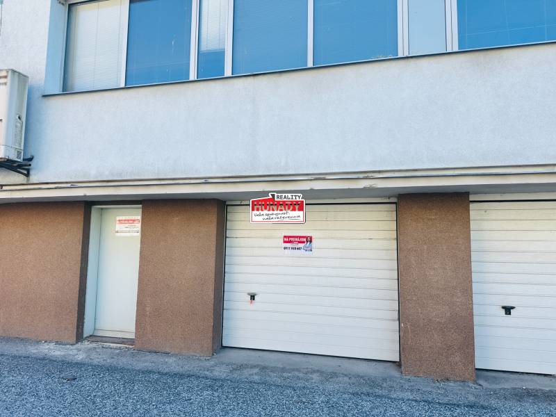 (16 m²) GARÁŽ NA PRENÁJOM V CENTRE - Garáže na Štefánikovom námestí v Spišskej Novej Vsi s ponukou prenájmu.