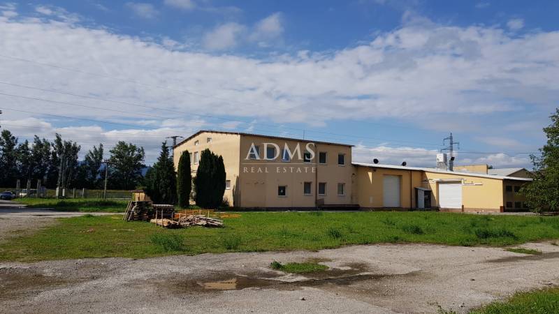Výrobno - skladové priestory Ilava - Budova na ulici Kpt. Nálepku v Ilave slúžiaca ako sklady a haly.