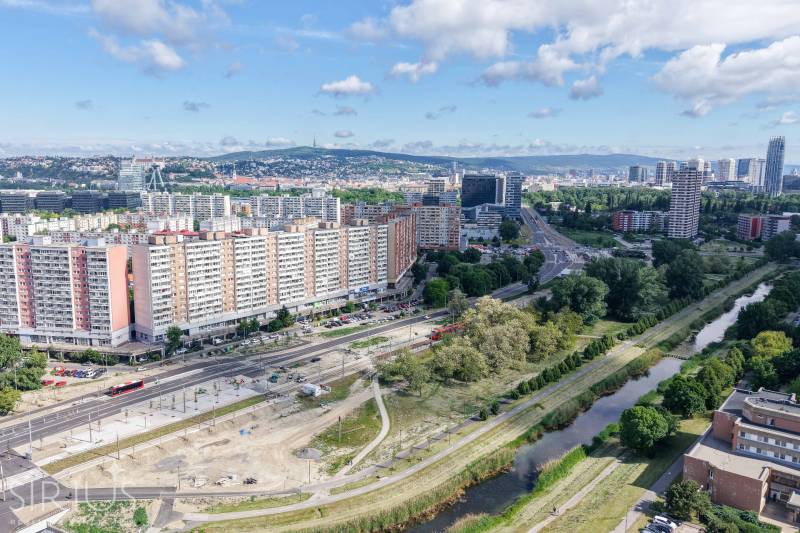 VYHĽADÁVANÁ 2-garsónka DE-LUXE v NAJVYHĽADÁVANEJŠEJ lokalite PETRŽALKY - Pohľad na mestskú časť Bratislava - Petržalka, blízko Jungmannovej ulice.