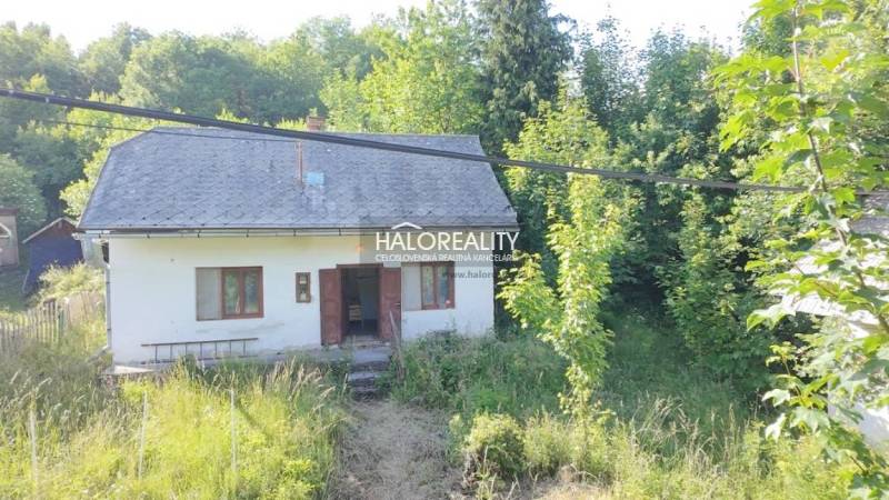 Predaj, chalupa Stará Huta, polosamota - EXKLUZÍVNE ... - Chata v Starých Hutách obklopená bujnou zeleňou a prírodou, ideálna na relax.