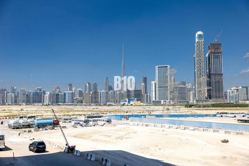 Predaj 3-izbového bytu, Bratislava I - Panoráma Dubaja s výhľadom na mrakodrapy a rozostavané plochy.