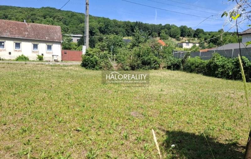 Predaj, pozemok pre rodinný dom   308 m2 Smolenice -... - Pozemky - bývanie v Smoleniciach obklopené zeleňou, s vidieckym domom v blízkosti.