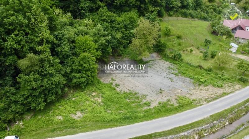 Predaj, pozemok pre rodinný dom   2220 m2 Selce - EX... - Lesná krajina v Selciach s lesom a cestou, vhodná na pozemky - bývanie.