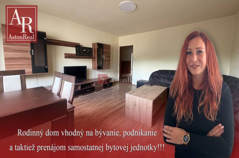 Dvojgeneračný 7i.rodinný dom v Záriečí vhodný na bývanie aj podnikanie - Obývacia izba rodinného domu s nábytkom, pohovkou a televíziou, vhodná na podnikanie.