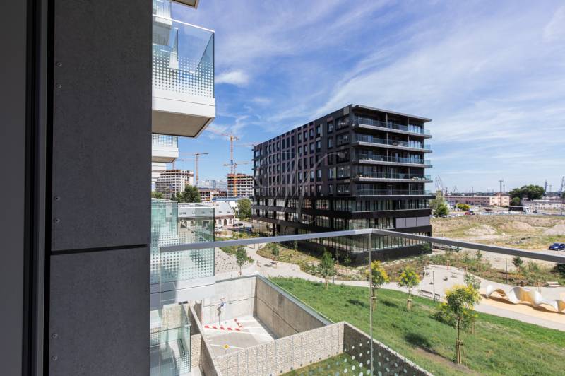 Skvelý slnečný 3i byt s balkónom v projekte METROPOLIS - Výhľad z balkóna 3-izbového bytu na Bottovej ulici v Bratislave - Staré Mesto.