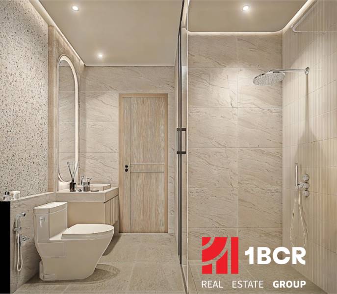 1 IZBOVÝ APARTMÁN (1 SPÁLŇA + 1 OBÝV. IZBA) SEASPIRE JOMTIEN PATTAYA - Kúpeľňa v 2-izbovom byte s posuvnými sprchovými dverami a elegantným umývadlom.