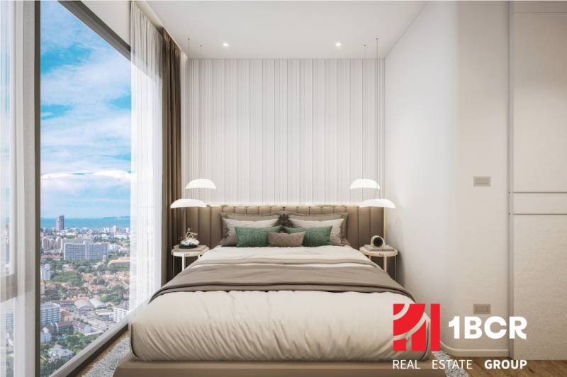 2 IZBOVÝ APARTMÁN (2 SPÁLNE + 1 OBÝV. IZBA) SEASPIRE JOMTIEN PATTAYA - Štýlová spálňa v 3-izbovom byte s výhľadom na mesto.