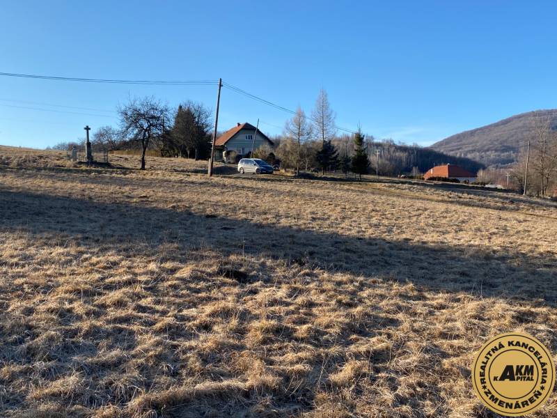 Stavebný pozemok 1750  m2 Zvolen obec Kalinka Detva na predaj - Rozľahlá lúka v blízkosti rodinného domu s výhľadom na hory a výstavba domov.