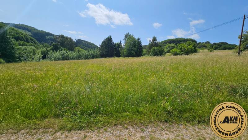 Stavebný pozemok 1750  m2 Zvolen obec Kalinka Detva na predaj - Horská krajina v Zvolene vhodná pre pozemky - bývanie, obklopená lesmi a lúkami.