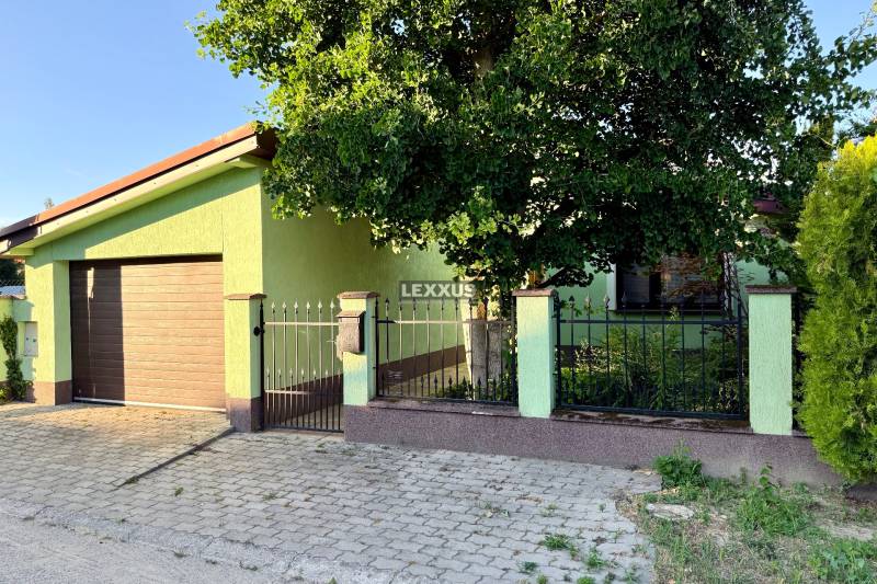 2i RD s terasou v tichej lokalite, BA II., Nové záhrady, 70m2 - Rodinný dom na Nových záhradách VII v Bratislave - Podunajských Biskupiciach, predzáhradka, plot, garáž.