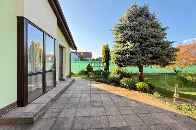 2i RD s terasou v tichej lokalite, BA II., Nové záhrady, 70m2 - Rodinný dom s terasou a záhradou na Nových záhradách VII v Bratislave - Podunajských Biskupiciach.