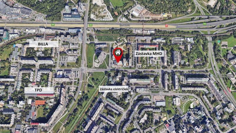 Obchodný priestor (118,5 m2), BA V. Petržalka, Bosákova ul - Letecký pohľad na Bosákovu ulicu, Bratislava - Petržalka, vrátane obchodných priestorov a zastávok MHD.