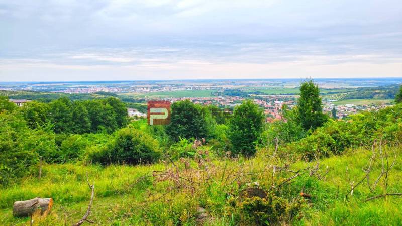 Exkluzivny pozemok Limbachu - Krajina obklopujúca Limbach s výhľadom na okolité oblasti, vhodná pre Pozemky - bývanie.