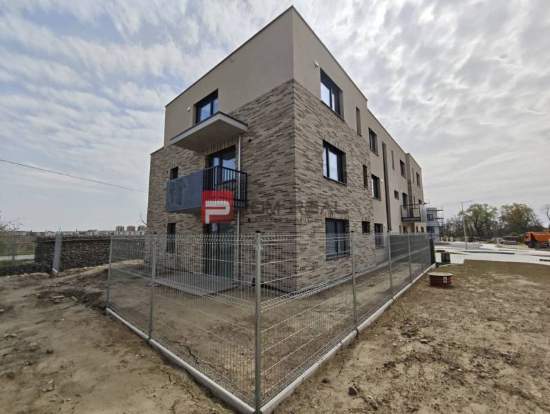 PREDAJ 2i byt, 110 m2, Prémiová novost. Zelené Nivy, Pezinok - Exteriér novostavby v Pezinku na Pezinskej ulici s 2-izbovými bytmi.