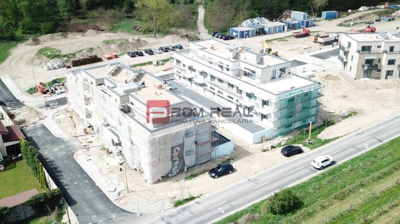 PREDAJ 3i byt, 86 m2, Prémiová novost. Zelené Nivy, Pezinok - Stavebný proces na Limbašskej ceste v Pezinku zahŕňa výstavbu 3-izbových bytov.