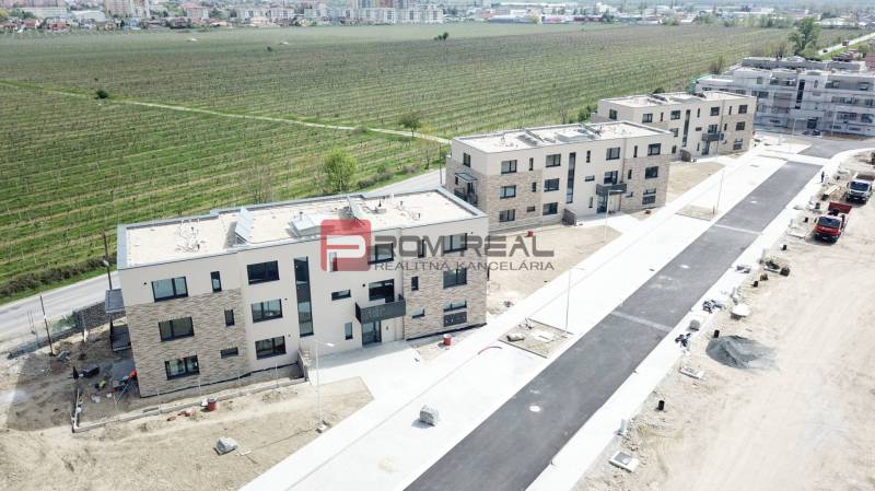 PREDAJ 2i byt, 56 m2, Prémiová novost. Zelené Nivy, Pezinok - Novostavby pozdĺž Limbašskej cesty v Pezinku s výhľadom na vinice, 2-izbový byt.