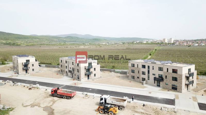 PREDAJ 2i byt, 56 m2, Prémiová novost. Zelené Nivy, Pezinok - Stavba bytových domov s vinicami na Limbašskej ceste v Pezinku, ponuka 2-izbové byty.