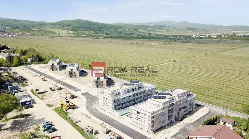 PREDAJ 3i byt, 65 m2, Prémiová novost. Zelené Nivy, Pezinok - Výstavba rezidenčných budov s vinicami na Limbašskej ceste v Pezinku, 3-izbový byt.