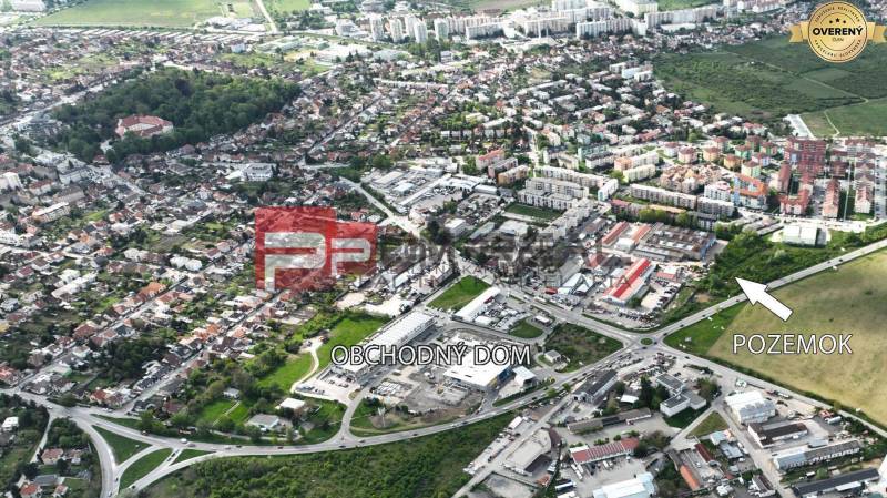 PREDAJ Stavebný pozemok výstavba bytov, hotel - Pezinok - Letecký pohľad na pozemky pri Šenkvickej ceste v Pezinku, vhodné pre bývanie.
