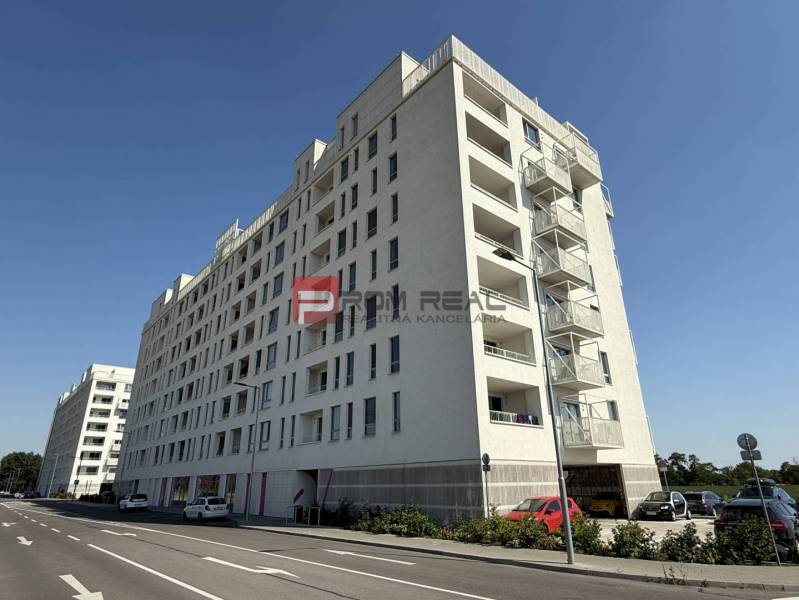2-izbový byt Slnečnice POP pri novej električke do centra! - Bytový dom na ulici Labutia v Bratislave V, ponúka 2-izbový byt.