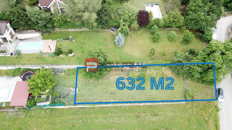 Nádherný pozemok 632 m2 s výhľadom na Alpy Marianka - Pozemky - bývanie na ulici Na Tálkoch v Marianke s rozlohou 632 m², zeleň.