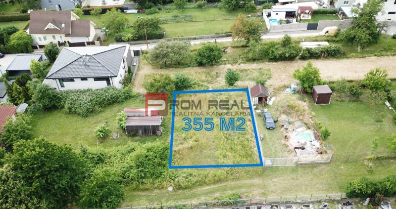 Pozemok 355 m2 so stavebným povolením malý bungalov Marianka - Pozemok na bývanie v Marianke na ulici Na Tálkoch, o rozlohe 355 m2.