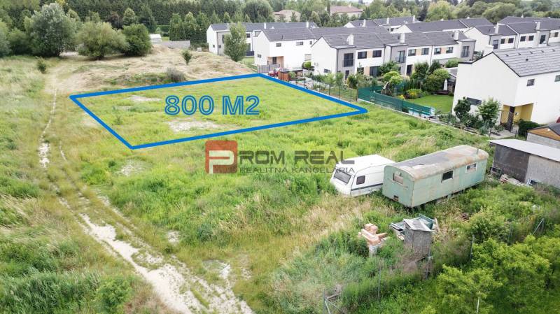 Pozemok Marianka 800 m2 super cena - Pozemky na bývanie v Marianke na ulici Na Ovsisku, 800 m², vedľa domov.
