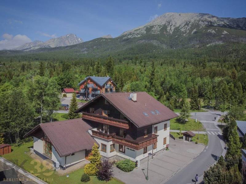 Znížená cena: priestranný apartmán s TOP polohou v Starom Smokovci - Rekreačné apartmány vo Vysokých Tatrách, obklopené hustým lesom a majestátnymi horami.
