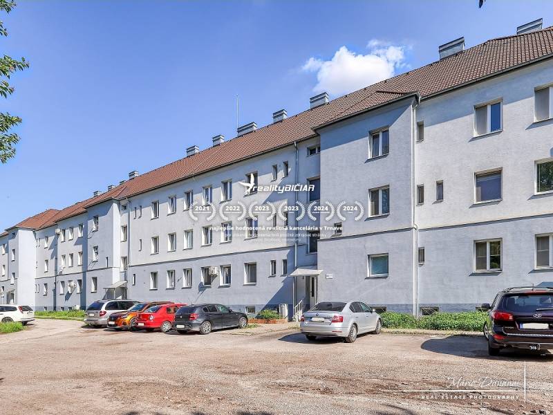 REZERVOVANÉ 2-izbový byt na Staničnej ulici v Trnave - Bytový dom na Staničnej ulici v Trnave ponúka parkovanie pre 2-izbový byt.