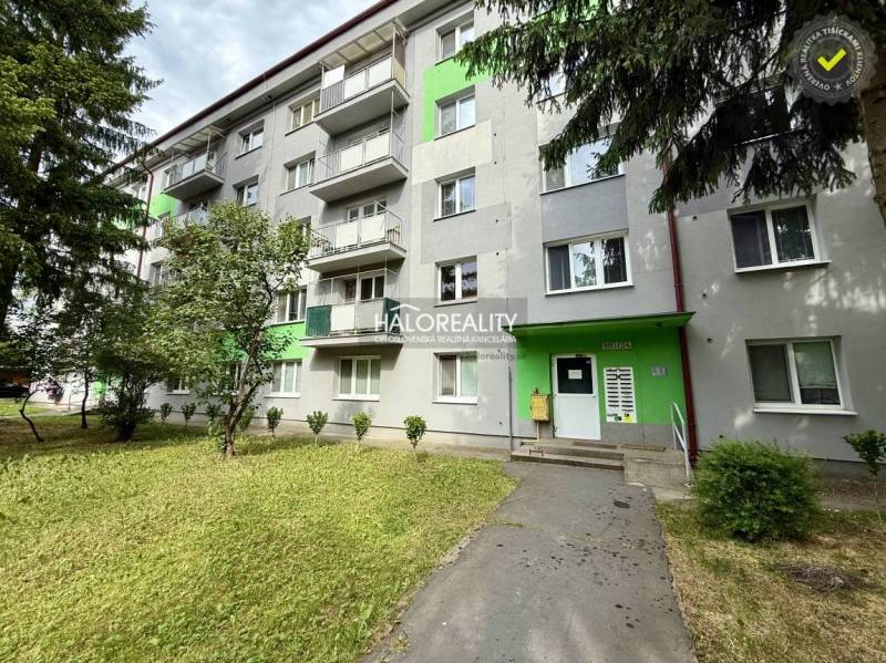 Prenájom, trojizbový byt Rimavská Sobota, Rožňavská ... - Bytový dom v Rimavskej Sobote s 3-izbovými bytmi a upravenou zeleňou na príjemné bývanie.
