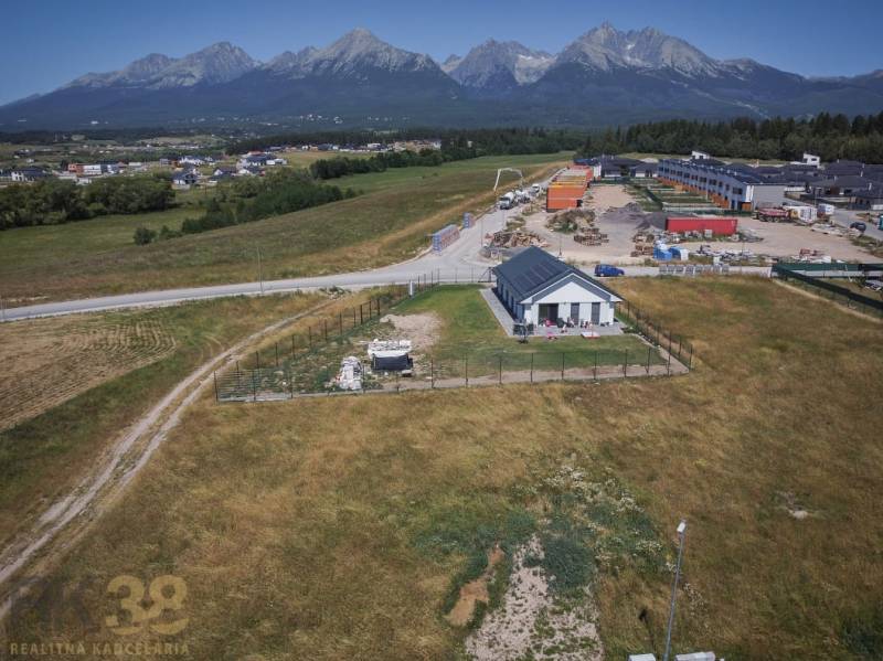 Stavebný pozemok v skvelej lokalite pod Tatrami - Pozemky - bývanie v Mlynici s výhľadom na panorámu majestátnych Tatier.