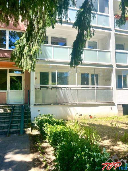 PRENÁJOM - Pekný 3 - izbový byt - Košice - Staré mesto - Bytový dom na Kapitána Nálepku, Košice - mestská časť Staré Mesto, s balkónmi a záhradou.