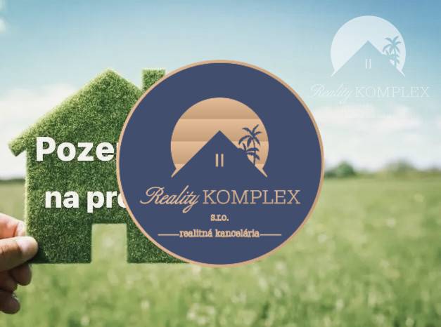 Vám ponúka na  predaj stavebný pozemok vo vyhľ - Ponuka pozemkov na bývanie v Komárne s logom Reality Komplex.