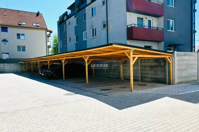Moderný a priestranný 2i byt v novom projekte, Geologická - Parkovisko so zastrešením pri bytovom dome na Geologickej ulici v Bratislave - Podunajské Biskupice.