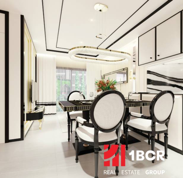 2 IZBOVÝ APARTMÁN (2 SPÁLNE + 1 OBÝV. IZBA)  EMBASSY LIFE PATTAYA - Luxusná jedáleň v 3-izbovom byte, elegantný stôl a stoličky s moderným osvetlením.