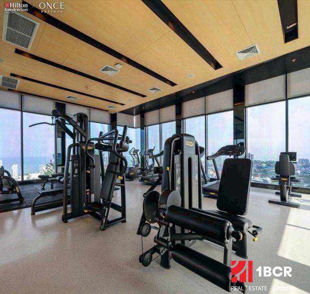 ONCE PATTAYA - Fitness centrum vo výstavbe bytov s výhľadom na Pattayu.
