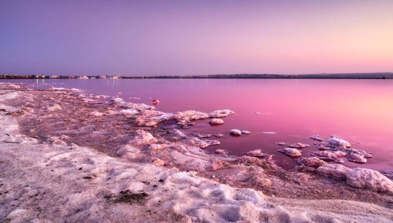TORREVIEJA - UVÁDZACIE CENY ZA NOVOSTAVBU len 300 metrov od mora - Ružová lagúna so soľnými nánosmi v okolí v Torrevieja, Campoamor 12.