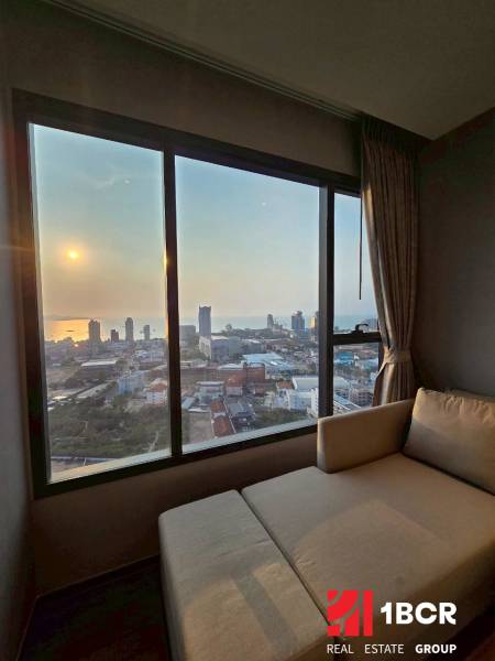 2 SPÁLŇOVÝ APARTMÁN ONCE PATTAYA - Výhľad z 3-izbového bytu na západ slnka a panorámu mesta Pattaya.