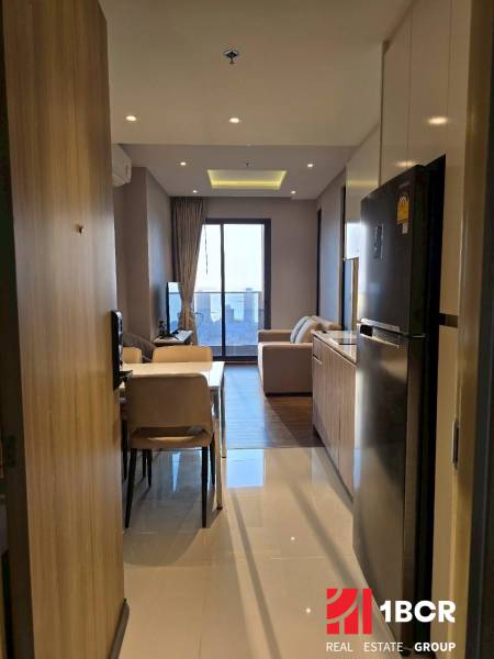 2 SPÁLŇOVÝ APARTMÁN ONCE PATTAYA - Útulný 3-izbový byt s moderným nábytkom a výhľadom z balkónu.