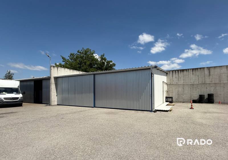 Skladová hala na prenájom 108 m², novostavba | Tureň - Sklady a haly v Tureni na spevnenej ploche s plechovými stavbami.