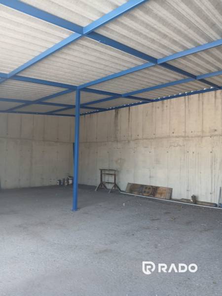 Skladová hala na prenájom 108 m², novostavba | Tureň - Otvorený priestor so železnými stĺpmi v skladoch a halách.