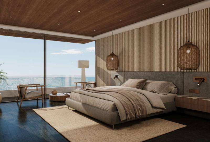 KRÁĽOVSKÝ APARTMÁN V LUXUSNOM ZANZIBARSKOM KOMPLEKSE - Spálňa v rodinnom dome s veľkými oknami, dreveným stropom a elegantným nábytkom.